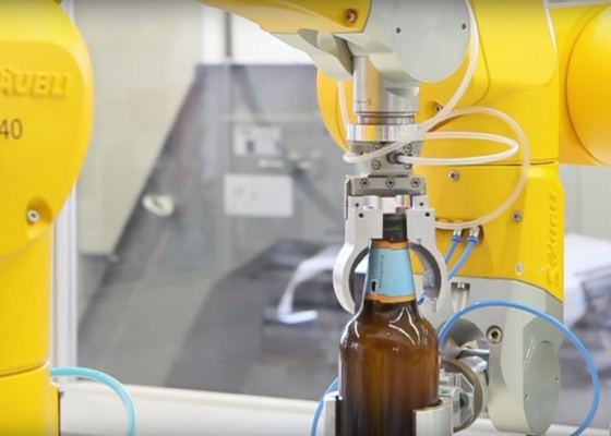 Preview imagePouring beer with robots